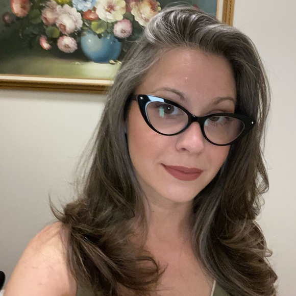 Meet your Posher, Ariane - Picture 1 of 1